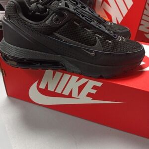 Nike Black Sneakers